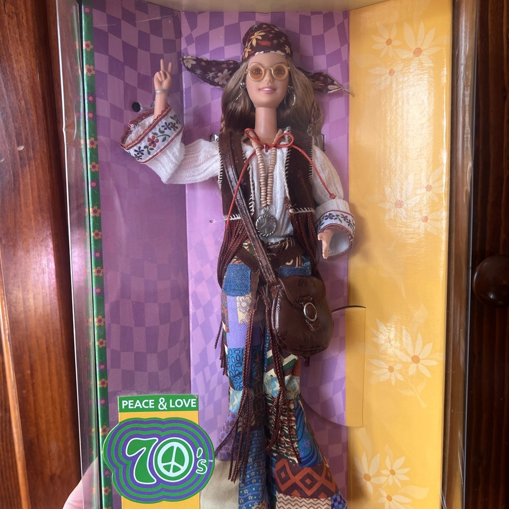 Barbie Peace and Love 70's Collector Edition Hippie Mattel # 27677 NIB